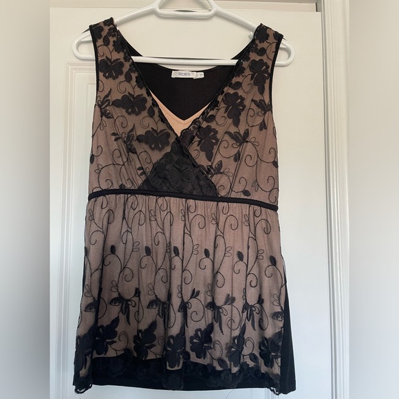 Ricki’s sleeveless top - Picture 1 of 1